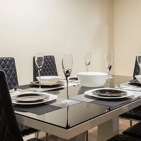 Central Apartment *